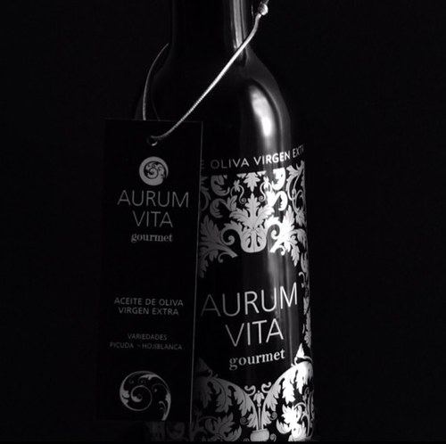 Aceite de Oliva Virgen Extra Gourmet. Filigrana de plata cordobesa con un corazón de oro líquido. Exquisitez, elegancia y exclusividad a su alcance.