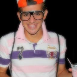 Virginiano. Cor preferida : Rosa. Dramático, irritante, louco,muito irônico, chato, muito ciumento. Corinthians ♥  - sou da minha @__kaaferreira.