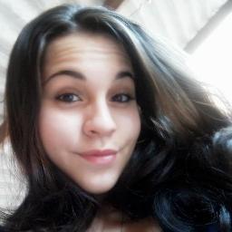 Não se iluda com meu humor, meu sorriso esconde várias dores, traumas e lágrimas.
