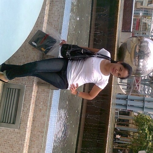 singaporeperly's profile picture. 