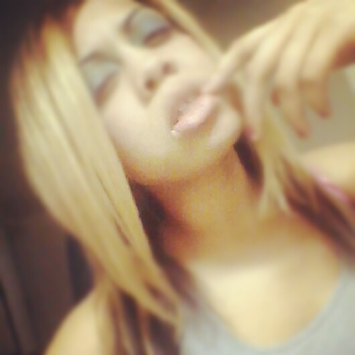 fuckk I bio ..get to kno ...me!...but I will let u kno I chase this MUSIC DREAM &Chase this money