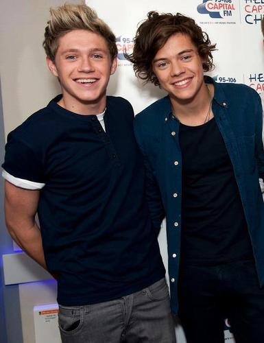 Hello, This is a page for Directioners who ship Narry, 
Please Follow, I'll follow back x