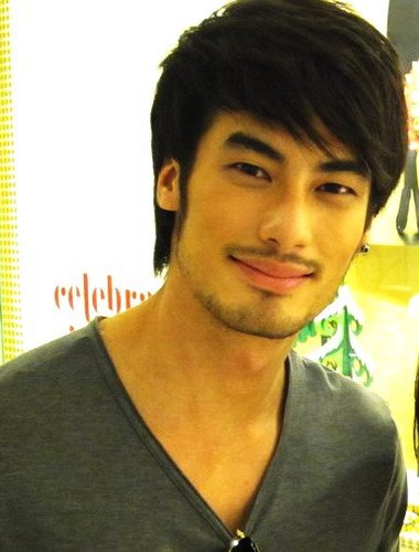 กำลังออนแอร์ *ตะวันฉายในม่านเมฆ*วันพุธ-พฤหัสบดี  ติดตามชมกันนะครับ
