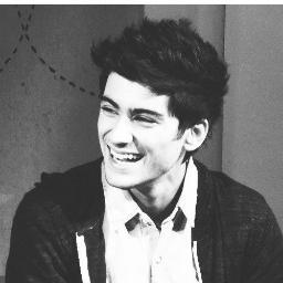 xhey! Vas happenin?! :3 Please follow us! We are Hungarian fans! ;) @zaynmalik please follow us! directioners follow me! I follow back! x :) Reddio