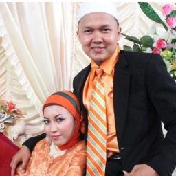 Jangan membenci mereka yang mengatakan hal buruk tuk menjatuhkanmu, karena merekalah yang buatmu semakin kuat setiap hari.