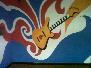 Somos un concepto totalmente diferente contamos con CUARTOS DE ENSAYOS para todas esas bandas que no tienen un lugar donde ensayar y ACADEMIA MUSICAL