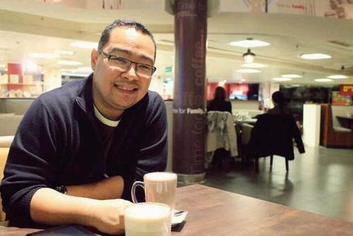 A blessfull husband/happy father/management consultant/politic enthusiast/rich trader wannabe/...