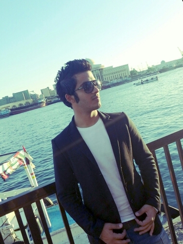 موظف ب آرامكو ، لاعب كرة قدم أبو ككلب ، عمري 21..أحب كل شي أحبه ‹☺›.. و أكره كل شي أكرهه ‹☺›..سسامج لأبعد الحدود ، و شكراً..