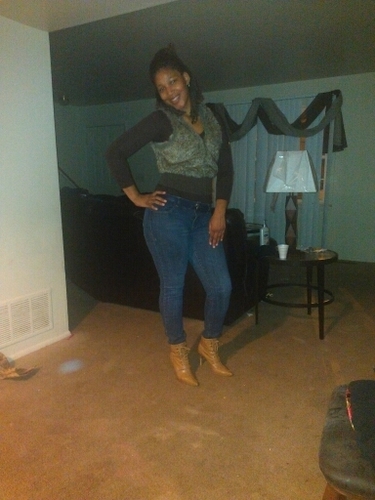 I love2smile.I like2b top Priority...i like2have fun, i'm always on my grind with work school n doing me follow me n u'll c! #teamlovebird