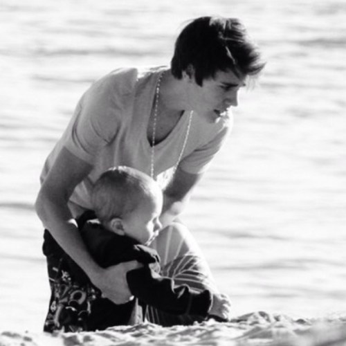 JaxonBURH's profile picture. I love my dad justin.