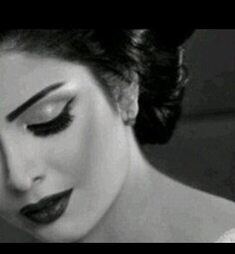 م دام من في السمااء من / يحمني 
ف ليس في الارض من / يكسرني