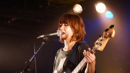 人前で歌うの大好きなくせに人見知り(-_-;)  たまーにLIVEしております...♪*ﾟ