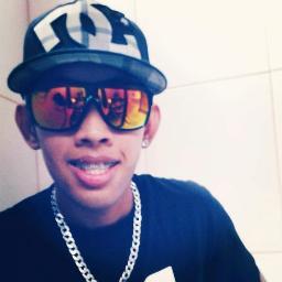 Dizem que eu sou diferente juram que sou metido mas e tudo da boca pra fora pois nunca colaram comigo =)