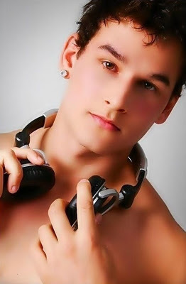 The Official Twitter Mauricio
