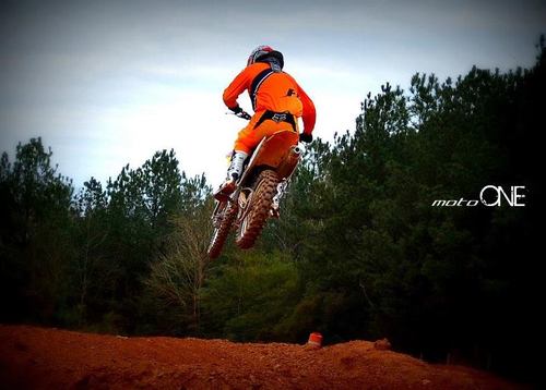 MotoONEMX's profile picture. 