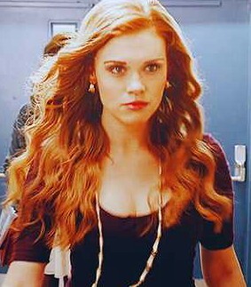 Claims to be a good witch, but has fallen into the darkness of seduction. Follower of the Sisterhood of Witches S★W/RP/MC/Taken by @renjones379 #DarkLies