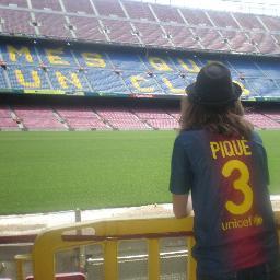 Viciada em futebol, adepta do Sporting CP e do FCBarcelona. Apaixonada pelo Karaté. Os meus idolos são Gerard Piqué e Shakira e adoro Matematica!!