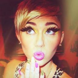 Twitter para todos que gostam da Diva @MileyCyrus Minha inspiração, minha alegria! Talentosa, inteligente e bonita. WeMileyCyrus ♥