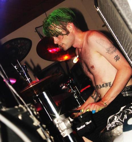 Therealchuck13's profile picture. Drummer