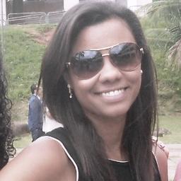 A vida me ensinou a dizer adeus às pessoas que amo, sem tirá-las do meu coração.
Charles Chaplin