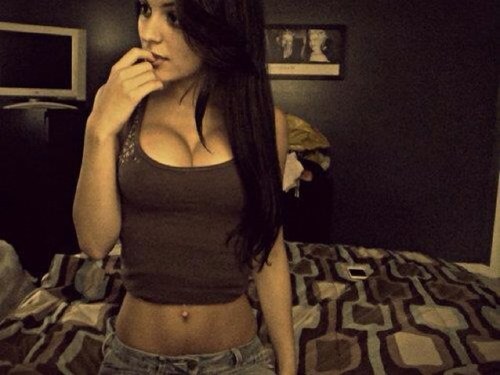Daily posting CHICKS and HOTTIES.. All for you! please follow and retweet and we will fill your timeline with pretty girls..