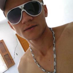 Oi sou Marcelo schneider vocalista da banda painel de controle. Tenho em mim a humildade sempre. Tenho fé em Deus 

http://t.co/GORbNQWt8R