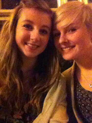 Im 21, currently studying Textile Surfaces at Staffordshire University. Love life, friends and all things happy :)