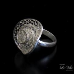 La filigrana de Mompox es una artesanía de alta calidad que se realiza con finos hilos de plata después del proceso de estirar, torcer y aplanar el metal