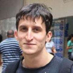 22 anos. Estudante de Direito na UEL. ''Ser livre é aprender a gostar da própria cela''