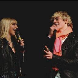 Hey im Ross Lynch, im happily married to my dellypop @RydelMaryxoyay She's my life and i love her ;)