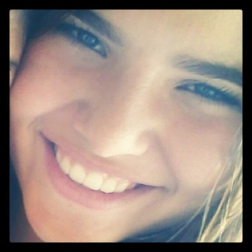 distrito, direction, belieber, 15 aninhos, 
cantar é minha vida 
simples e complicada 
sou assim teffy everdeen ^^