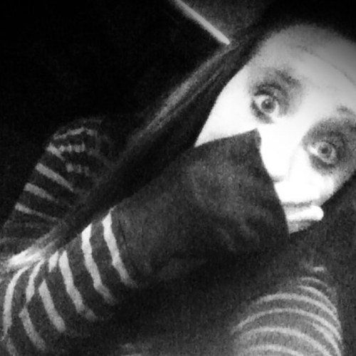 Hi :) My name is Juliana Maria Thomas im 13 years old and still young wild and free! ;) If you follow thanks, love you :)