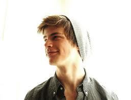 yaboythinks's profile picture. Tweeting about what your average guy thinks....