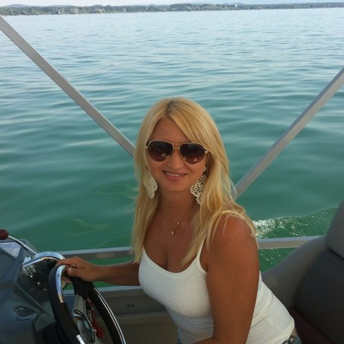 LaraMokrova's profile picture. 