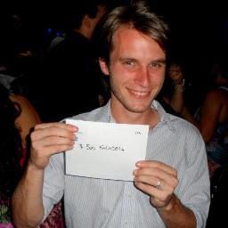 Titular del INGREG. Defensor de metro y medio y cabeza del mismo diametro. Tengo Netflix. No se como pero trabajo en SAP.