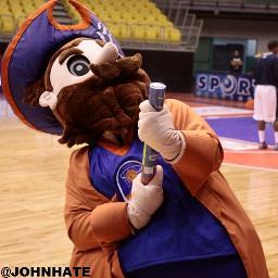 Con sus Bucaneros llega a las costas de La Guaira el Capitan Buqui, para poner alegria y pasion en cada partido dentro del gran domo Jose Maria Vargas...
