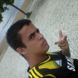 gosto de mulheres,futebol e musica;
sou uma pessoa bem humorada 
gosto de festa e de enche a cara