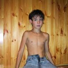 I'm benjy 13yo i love everything just follow me i follow you back :)