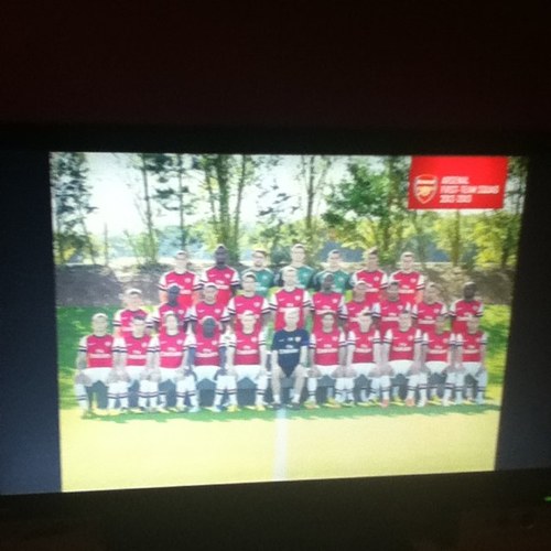 West brom u10  and i like kicking ass!!!     I follow back!!!                                                So do us a favour and turn that button green!!!