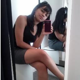 Não sou nada.
Nunca serei nada.
Não posso querer ser nada.
À parte isso, tenho em mim todos os sonhos do mundo.