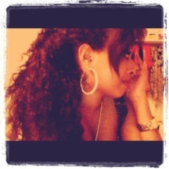 East African. California girl. Muslim. Ambitious. Fashon. Sephora adict. College girl. Funny and humble. :)
