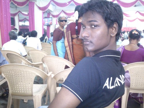 Am a cutee and lovable guy who love to make friends..