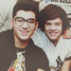∞ Ser directioner é apoiar o namoro dos meninos com suas namoradas” Não, ser directioner é apoiar a felicidade deles.∞