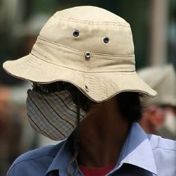 Exímio jogador de pôquer, canastra e roba monte. Tbm me destaco bebendo
