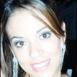 Ser feliz é reconhecer que vale a pena viver, apesar de todos os desafios, incompreensões e períodos de crise.
