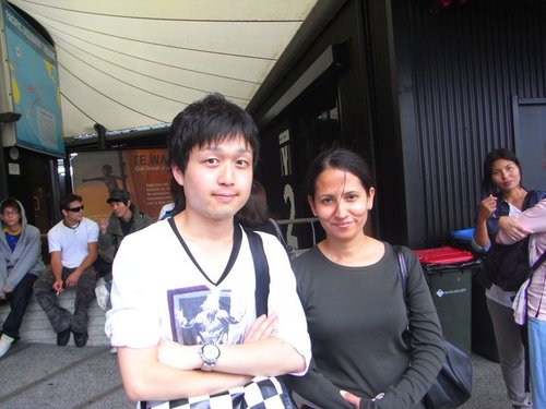 仙台在住の脱サラ起業家。人にすべてを決められるサラリーマン生活に疑問を持ち、
２年で退社。「好きな人と、好きな事を、好きな時に、好きな場所で」こんな最高のライフスタイルを目指し、日々活動中。誰かが敷いたレールは外れて、自分で敷いたレールを歩こう！