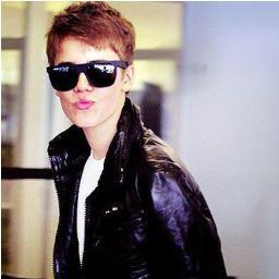 I ♥ Justin Bieber' He is my life! Doona- @IasmimVieira12 ;)  Meu facebook: http://t.co/gZnulpTYuj  aceito tooodos!' (: