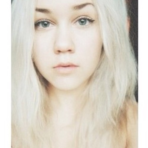 hi i'm skye, met justin 6 times... here since 09. ~ in love with an instagram whore ~