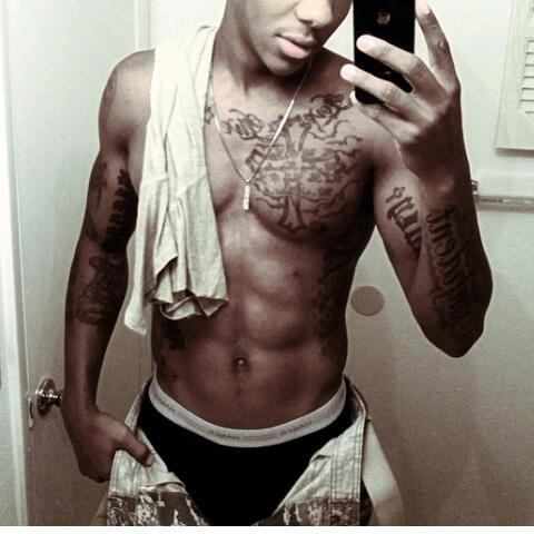IM a freaky dude  ,who thinks aabout sex  45 sec. of every min of the day   (vevry freaky )
#FOLLOWBAQ #FREAK #BIGDICK follow 
& dm me 4 more info