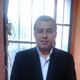 Filósofo y Educador. Estudié en la Facultad de Teología Pontificia y Civil de Lima.